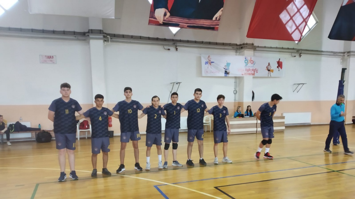Kursumuz öğrencileri Genc Kızlar-Genç Erkekler okullar arası voleybol maçlarına katıldı.